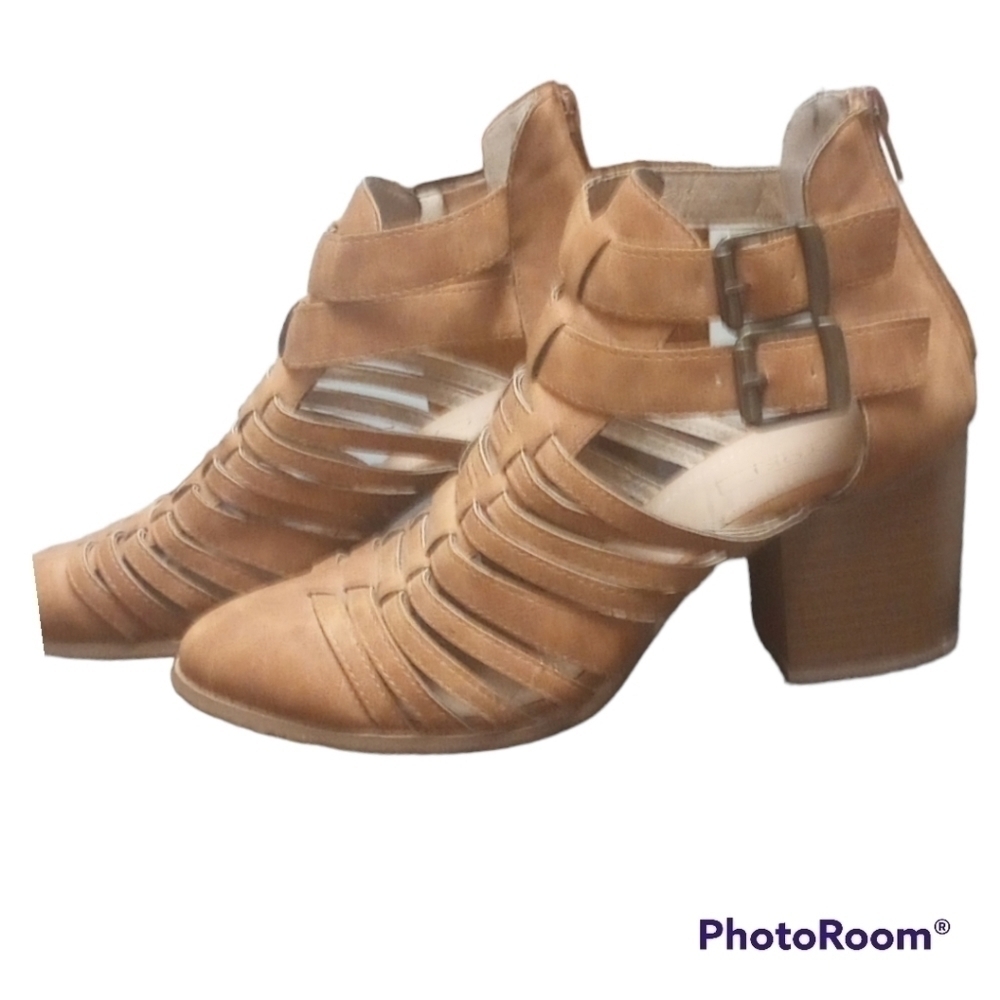 YOKI chunky heel ankle booties size 7.5